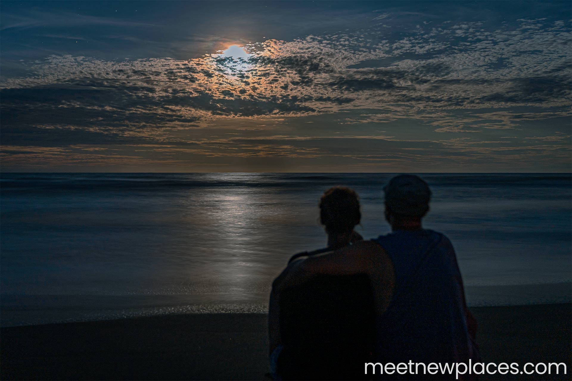 costa-rica-tortugero-full-moon-beach-ocean-meet-new-places