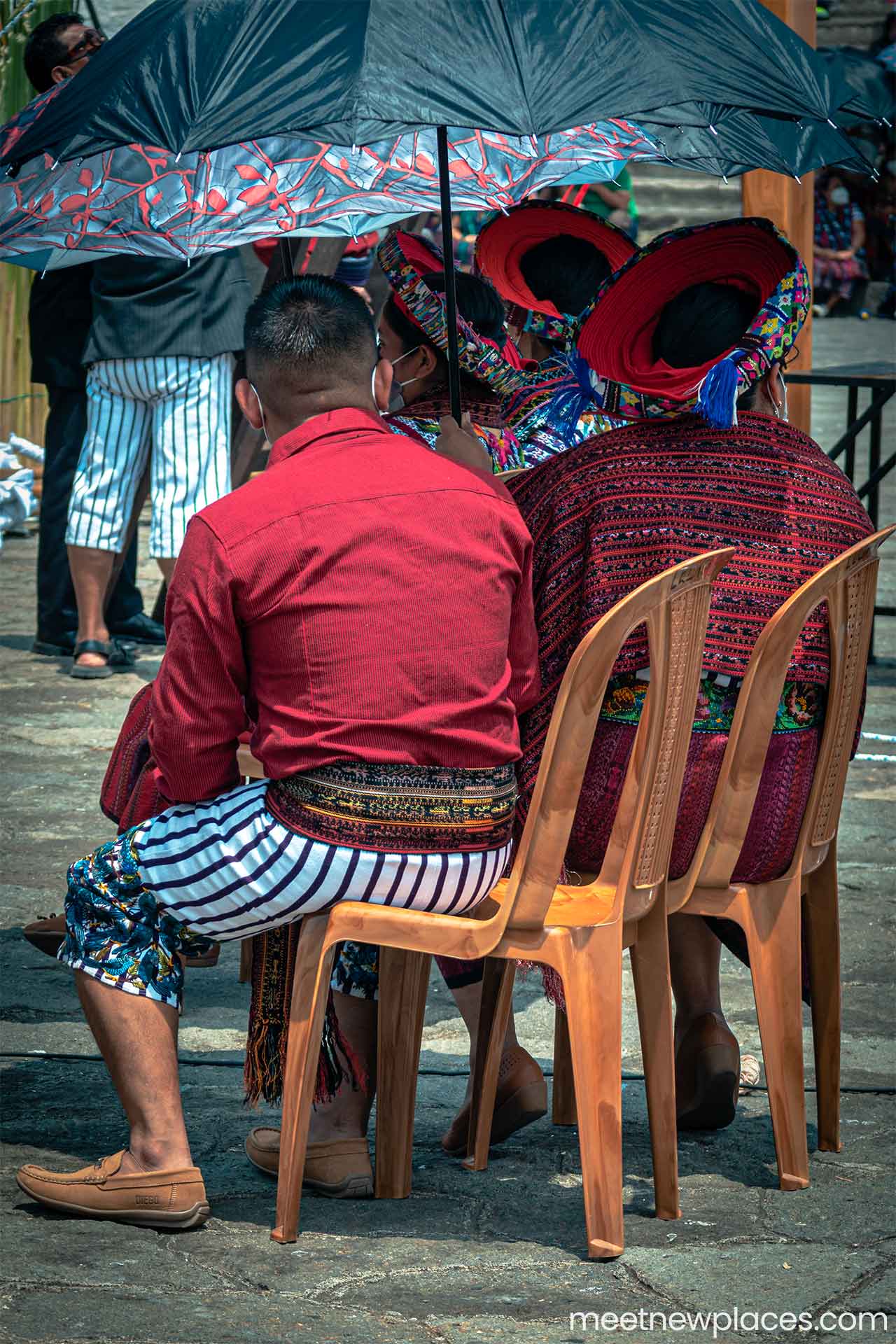 guatemala-santiago-procession-couple-waiting-for-pastor