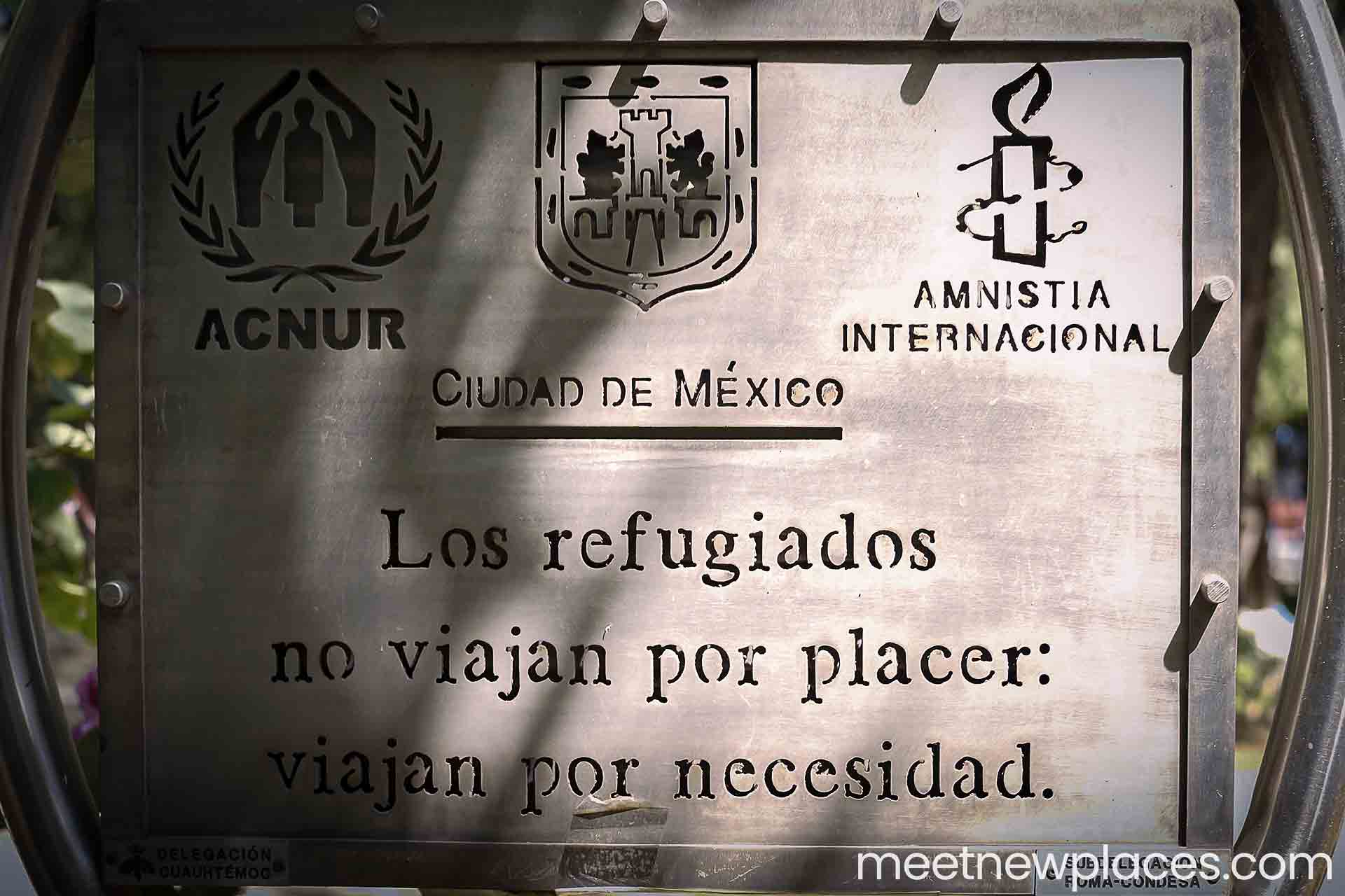 mexico-city-zocalo-flag-tore