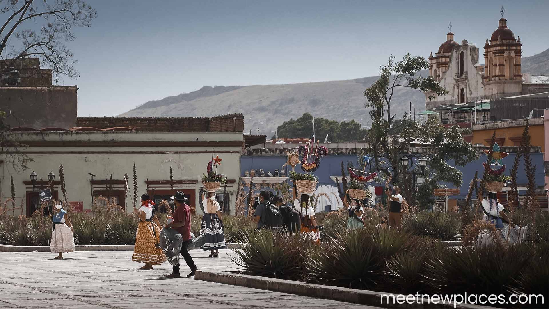 Oaxaca, Mexiko: Tänzer auf dem Plaza Santo Domingo