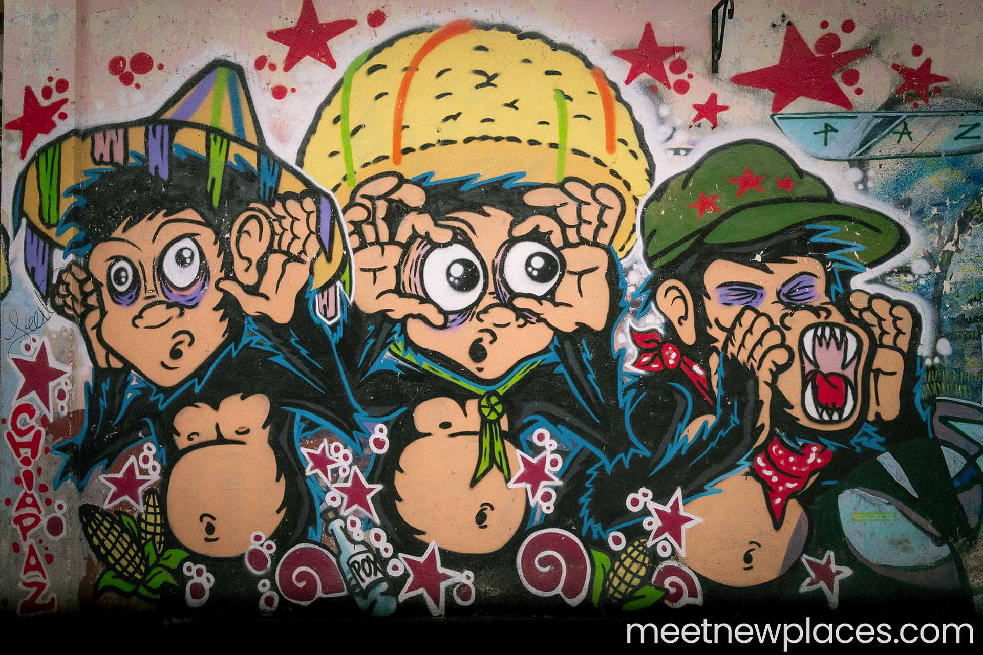mexico-san-cristobal-3-monkeys-graffity-1920x1280 mexico-city-zocalo-flag-tore