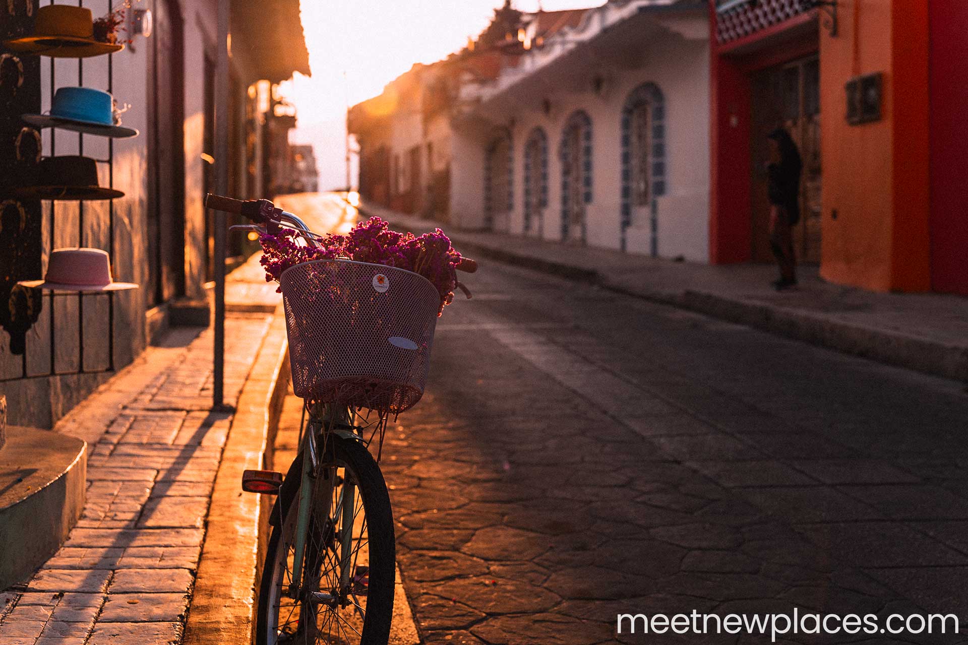 mexico-san-cristobal-bicycle-sunset-1920x1280 mexico-city-zocalo-flag-tore