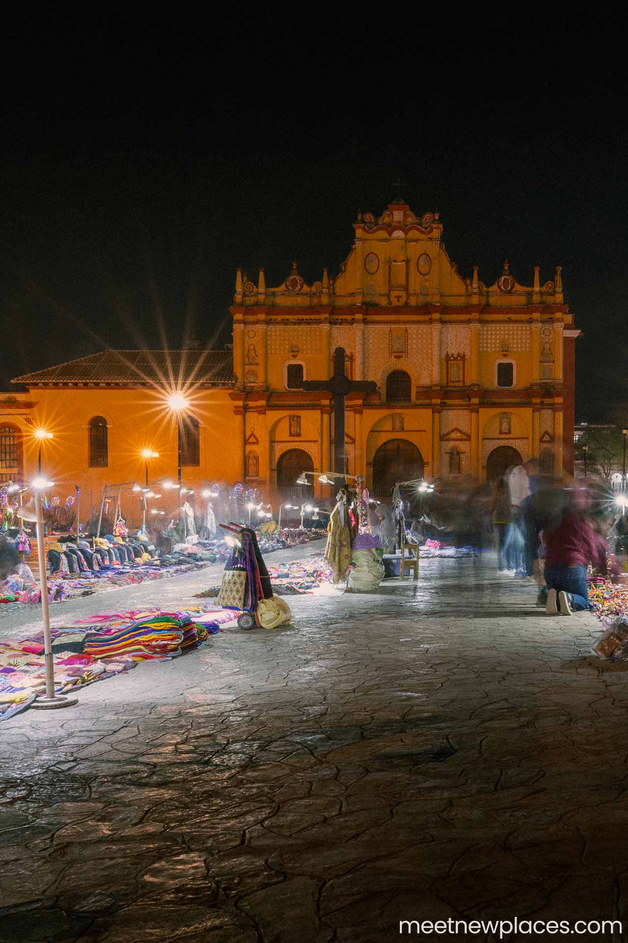 mexico-san-cristobal-catedral-de-san-cristobal-at-night-with-market-1280x1920