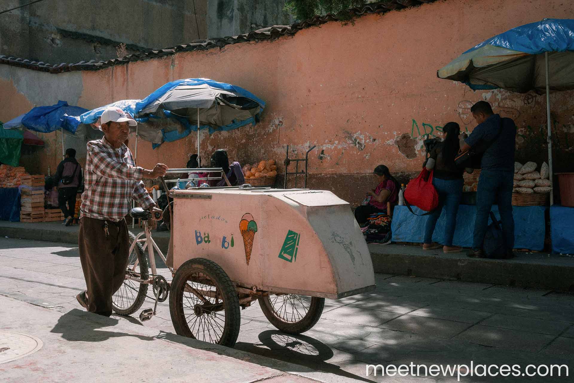 mexico-san-cristobal-market-helado-tribike-vendor--1920x1280 mexico-city-zocalo-flag-tore