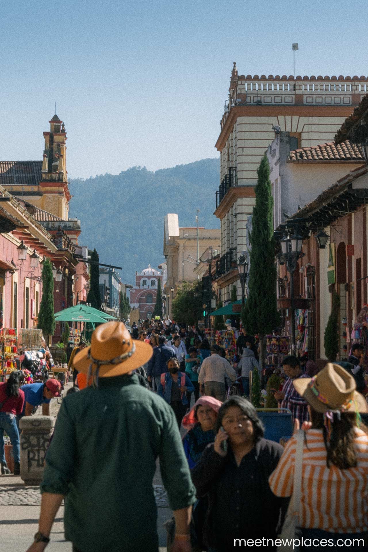 mexico-san-cristobal-street-to-arco-random-left-1280x1920