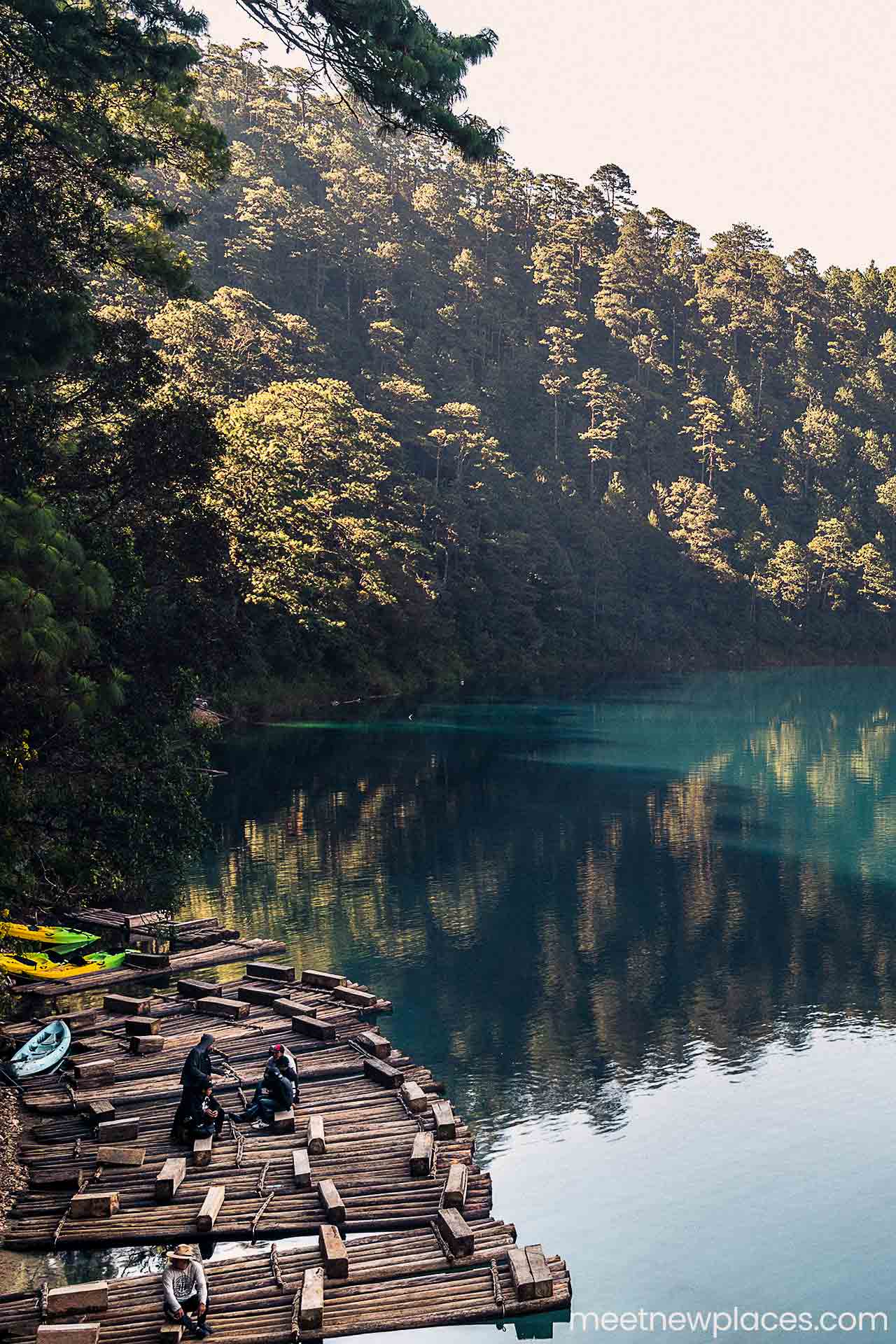 mexiko-lago-pojoj-floats-2x3-1280x1920