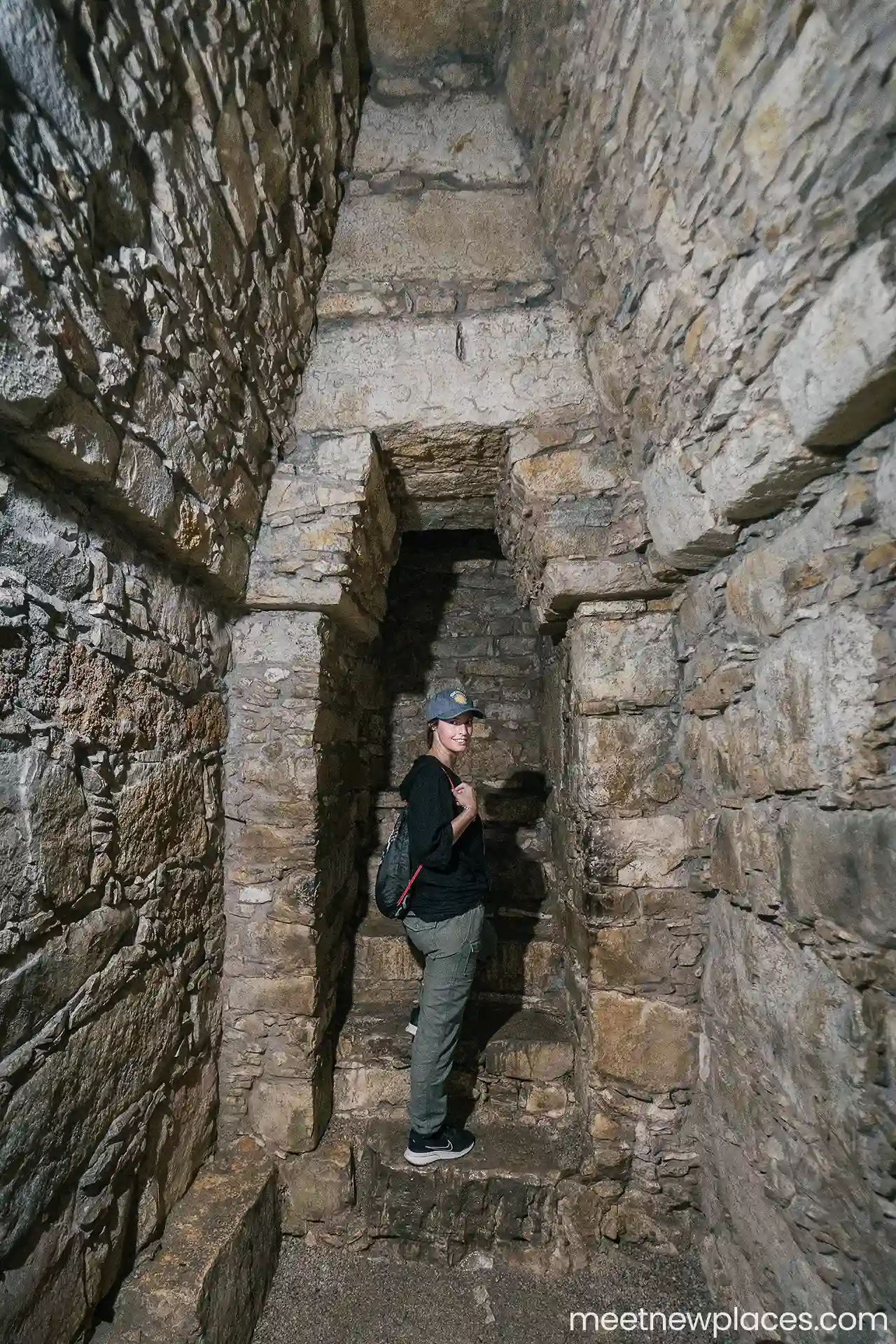 mexico-palenque-archeological-site-inside-temple-J-1280x1920-LQ