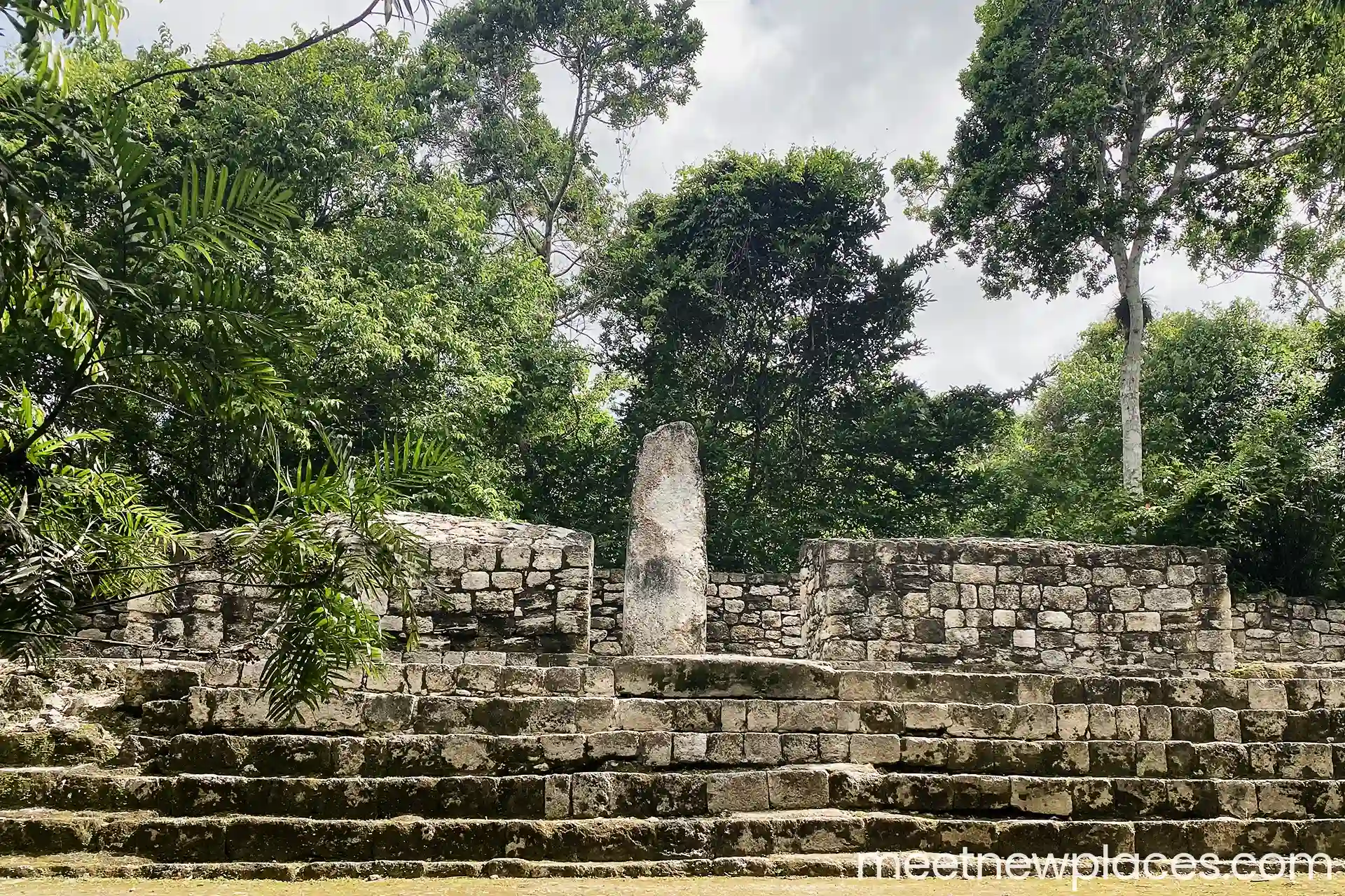 mexico-calakmul-northeast-group-structure-1920x1280 mexico-city-zocalo-flag-tore