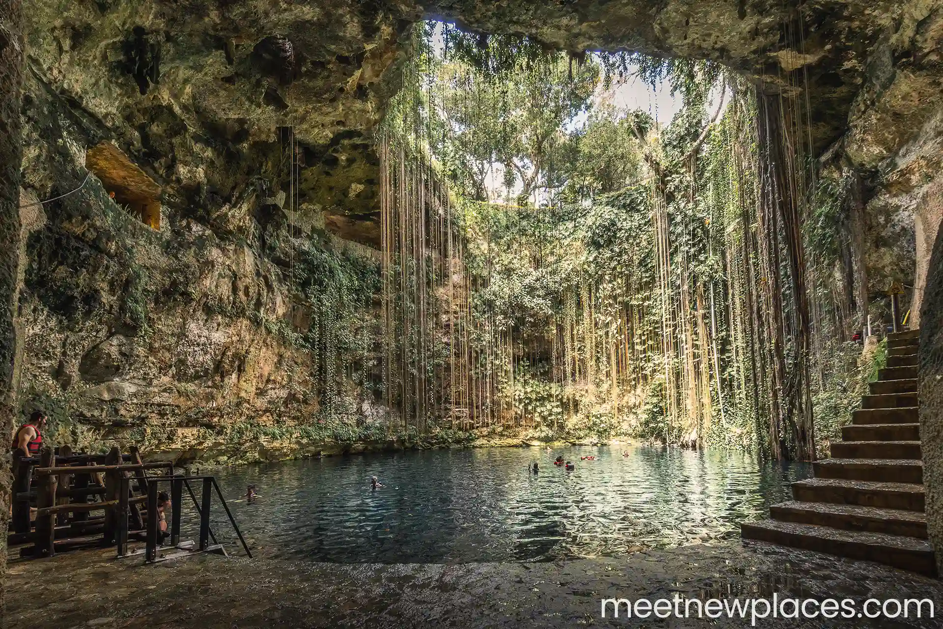 mexico-chichen-itza-cenote-ik-kil-inside-2-1920x1280