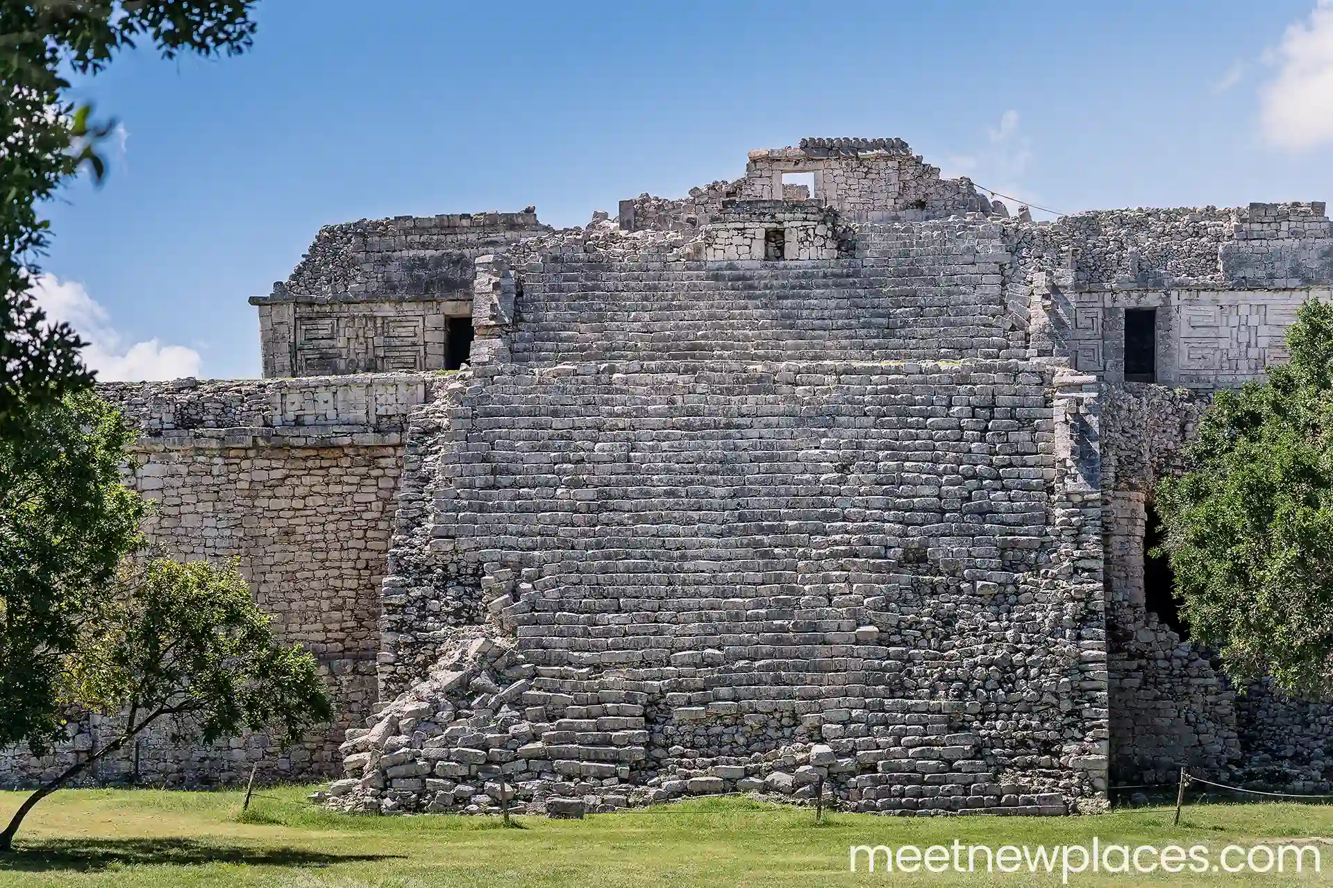 mexico-chichen-itza-las-monas-1920x1280 mexico-city-zocalo-flag-tore