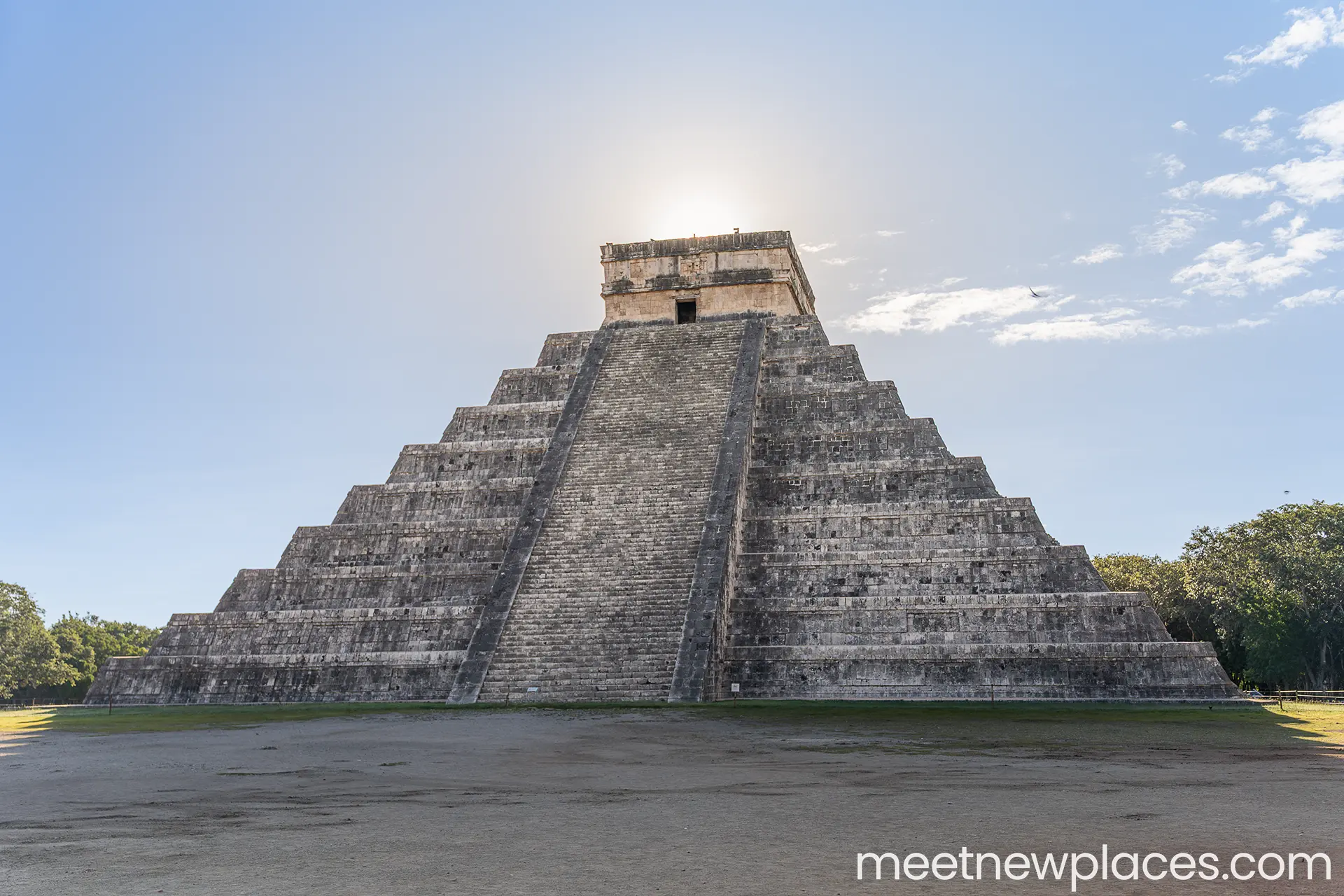 mexico-chichen-itza-sunrise-at-temple-of-kukulkan-1920x1280