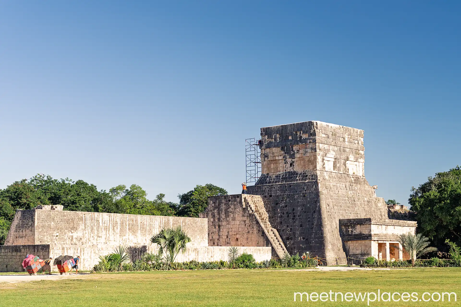 mexico-chichen-itza-temple-of-the-jaguar-1920x1280 mexico-city-zocalo-flag-tore