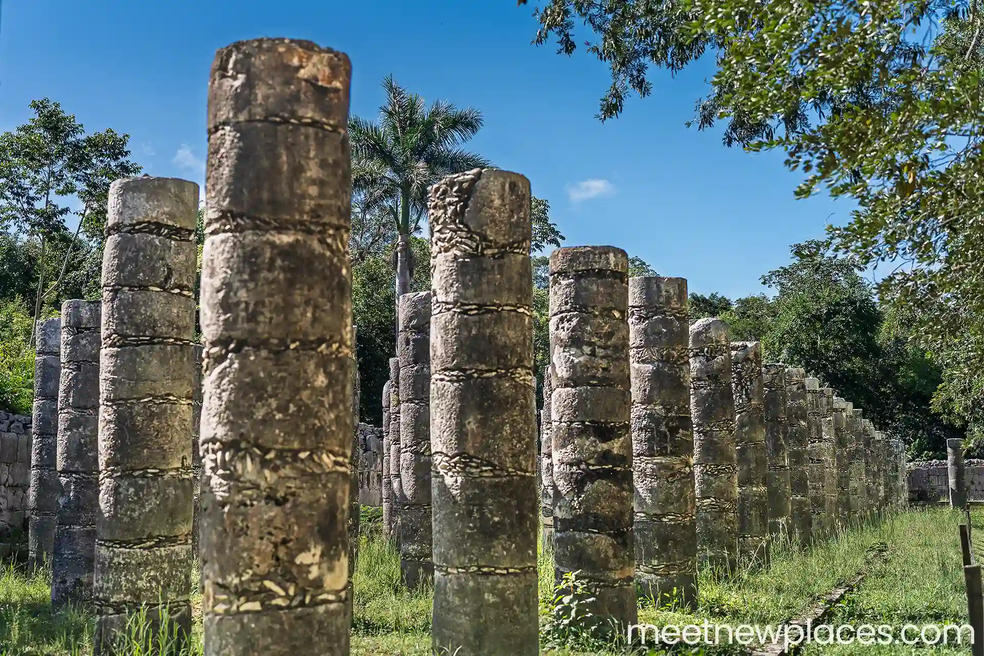 mexico-chichen-itza-thousand-columns-1-1920x1280 mexico-city-zocalo-flag-tore