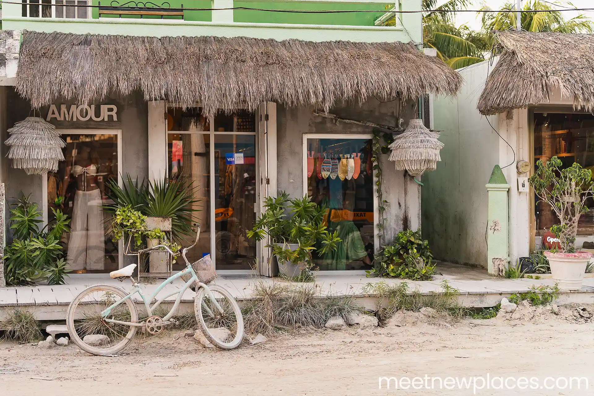 mexico-holbox-bicycle-infront-of-shop-1920x1280 valladolid plaza mayor