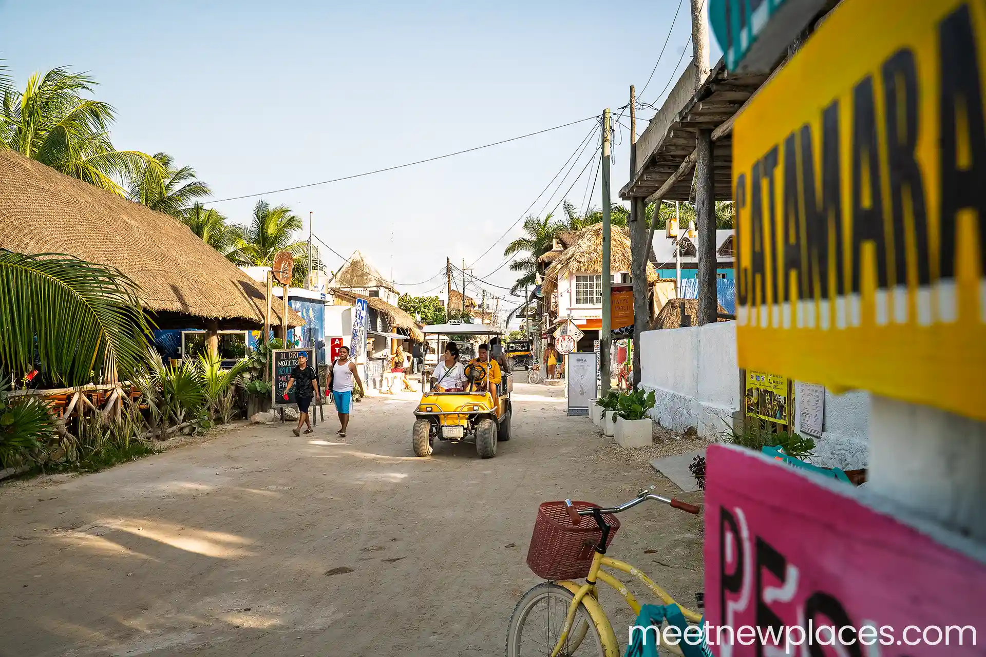 mexico-holbox-street-golf-taxi-1920x1280 mexico-city-zocalo-flag-tore