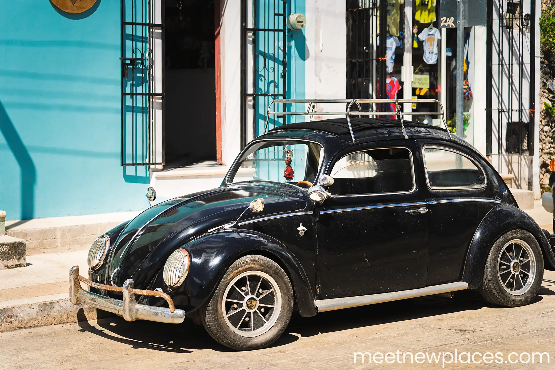 mexico-valladolid-black-vw-beetle-1920x1280 mexico-city-zocalo-flag-tore