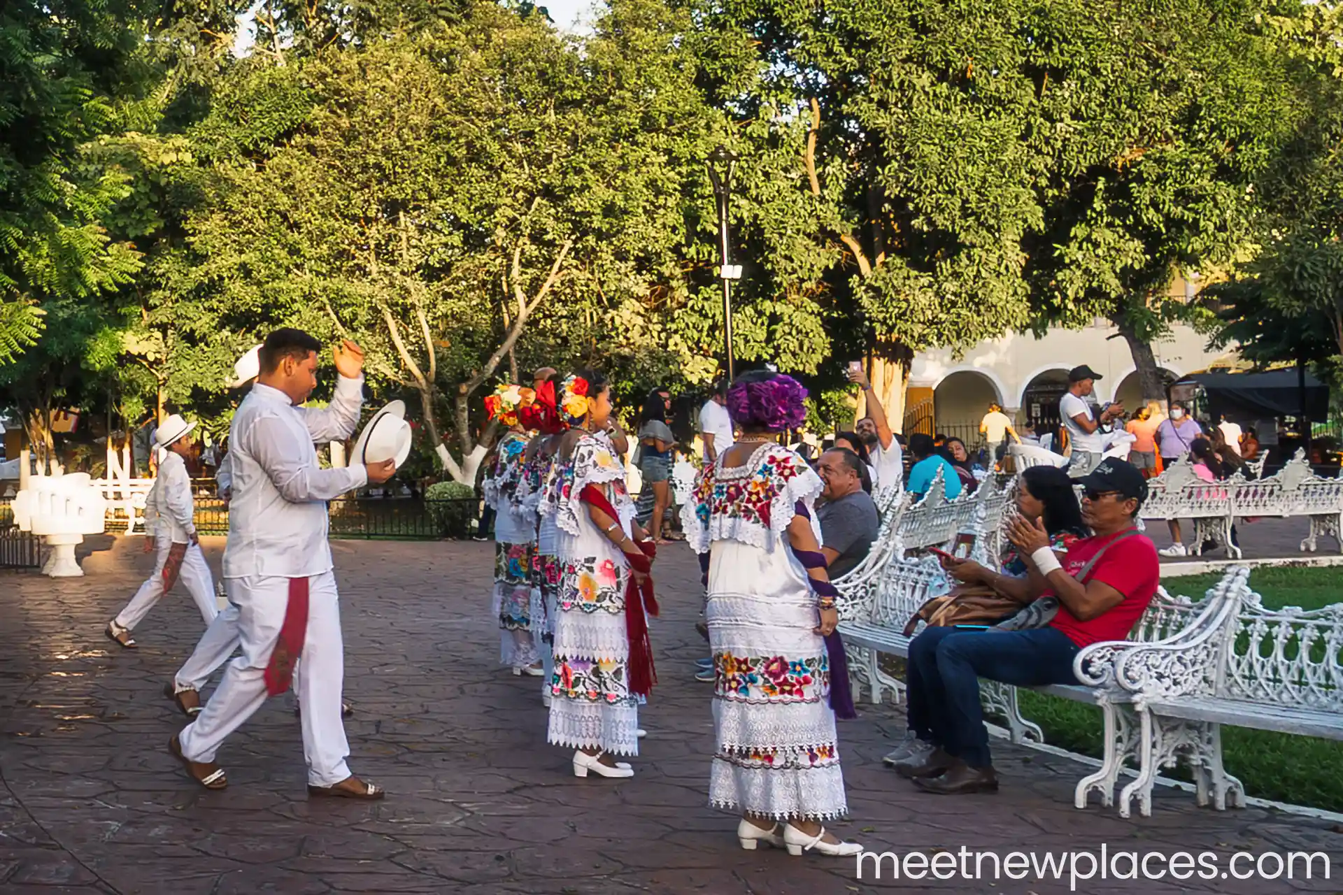 mexico-valladolid-traditional-yucatan-dance-1920x1280 valladolid plaza mayor