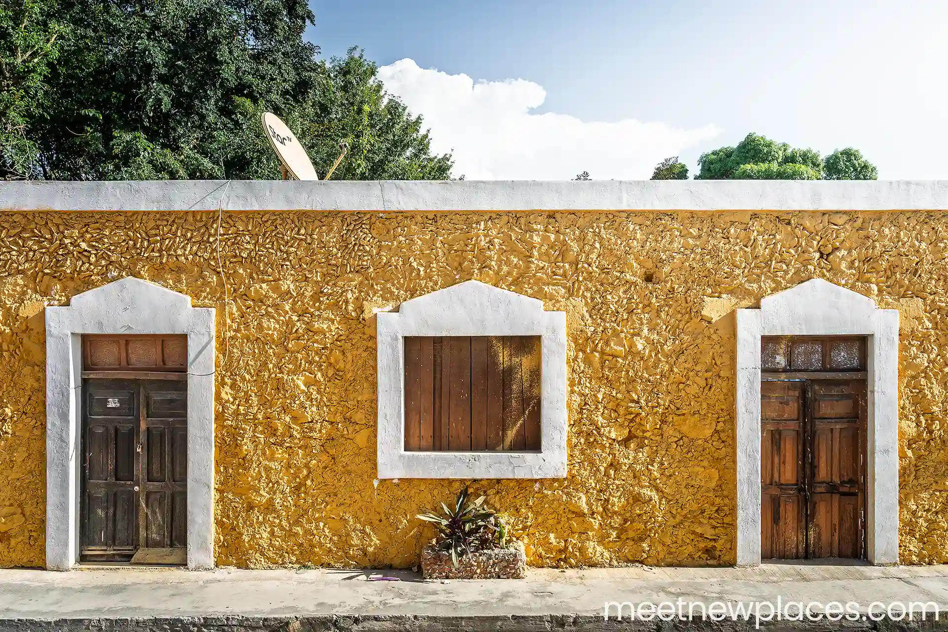 mexico-city-zocalo-flag-tore