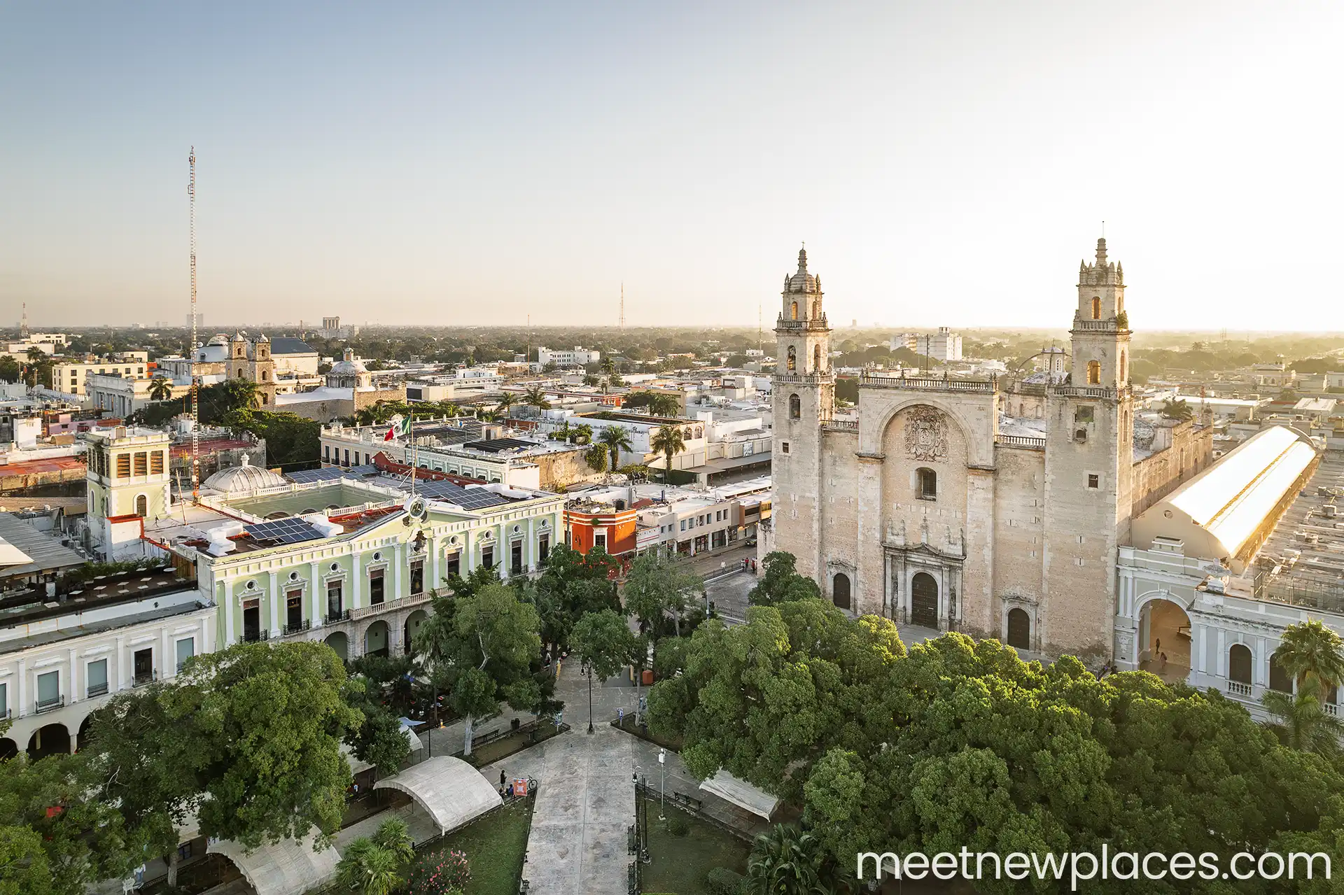 mexico-city-zocalo-flag-tore