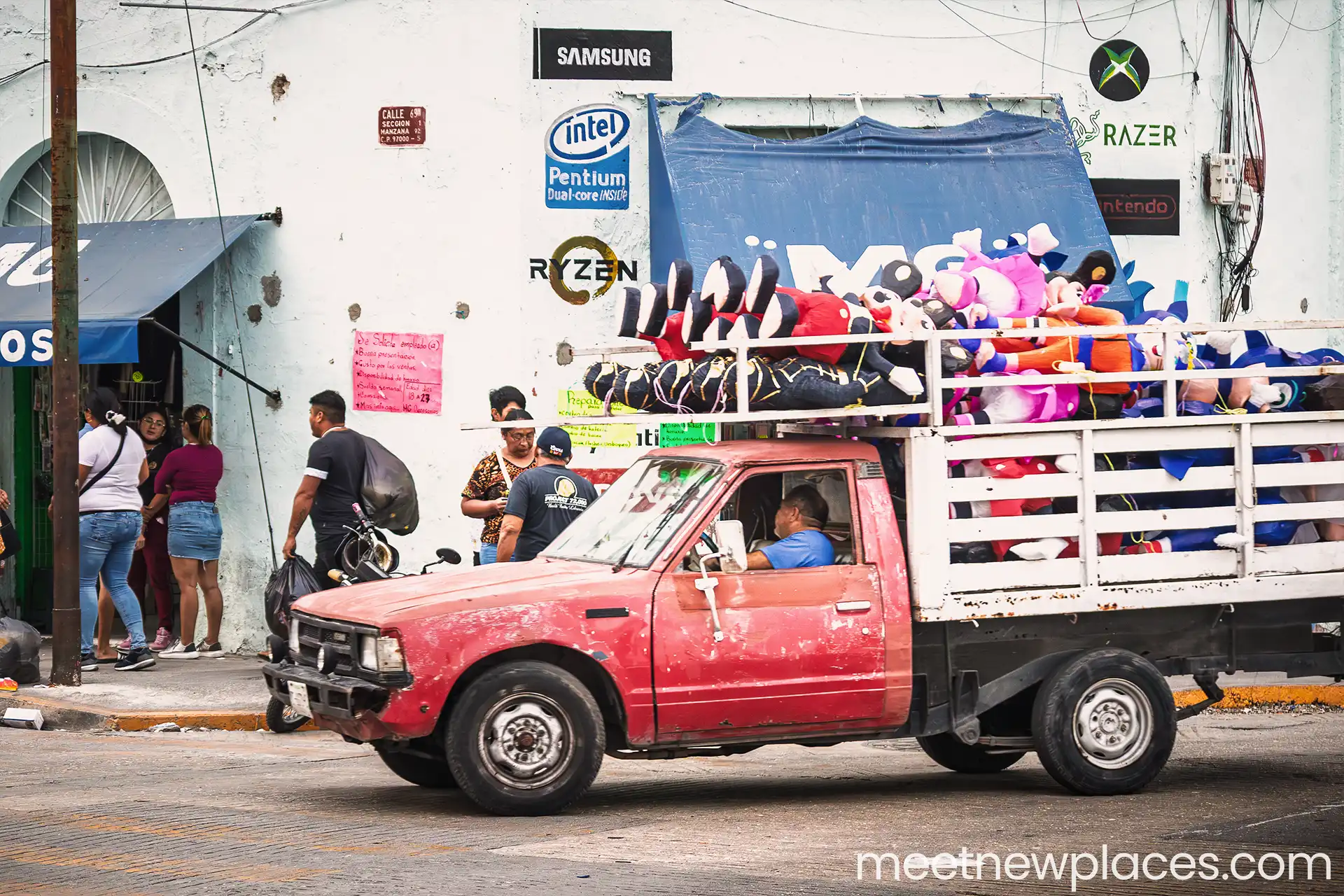 mexico-city-zocalo-flag-tore