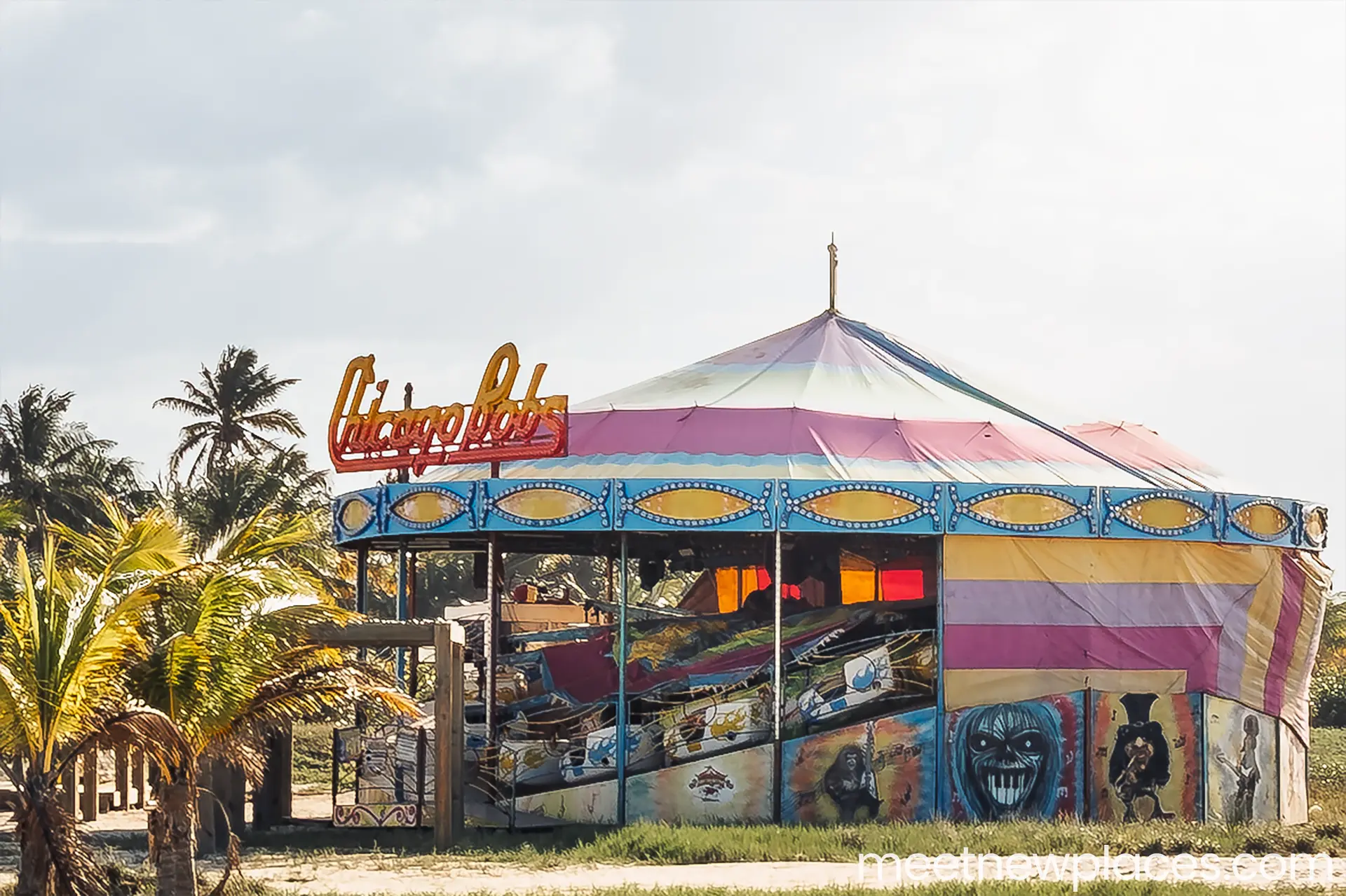 mexico-city-zocalo-flag-tore