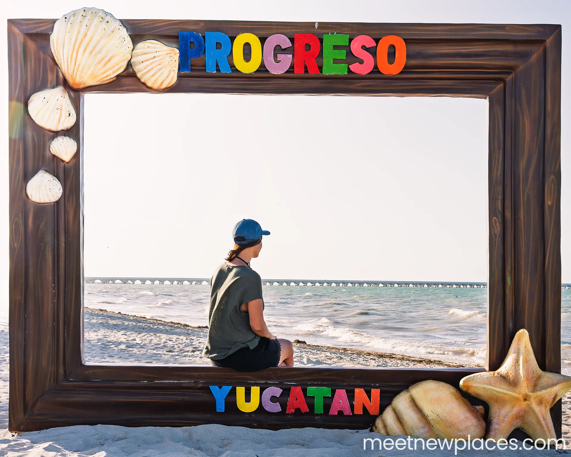 mexico-city-zocalo-flag-tore