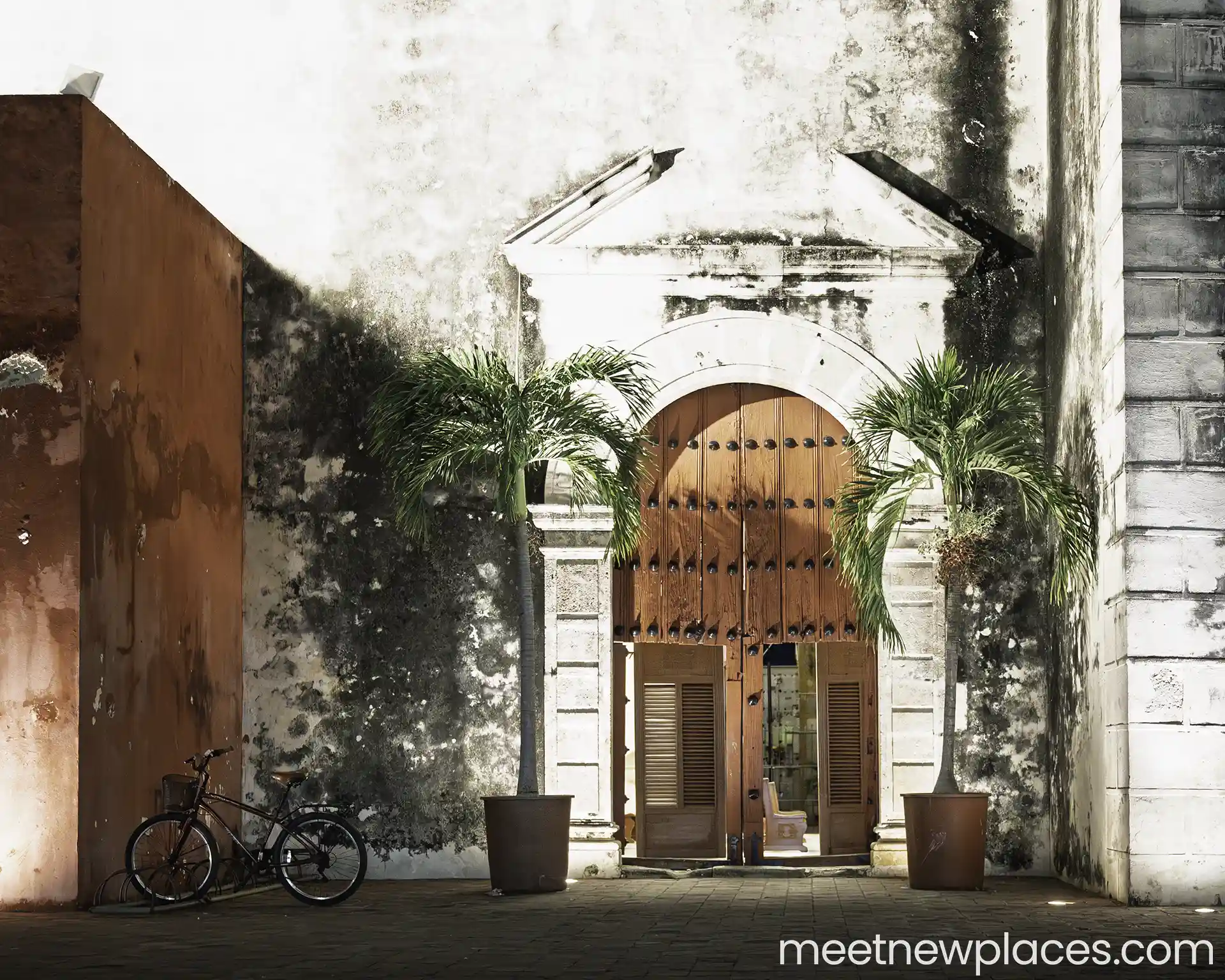 mexico-city-zocalo-flag-tore