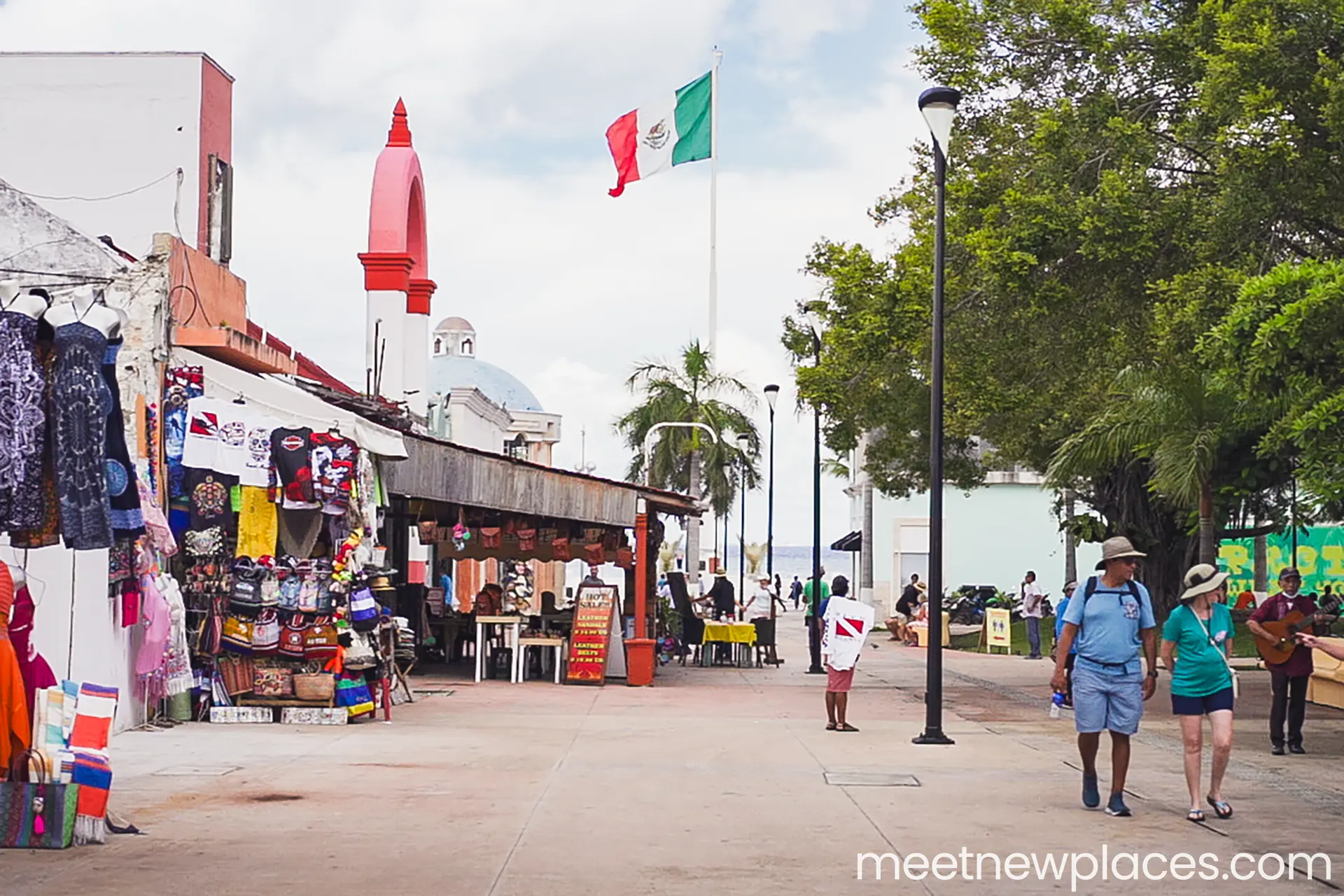 mexico-city-zocalo-flag-tore