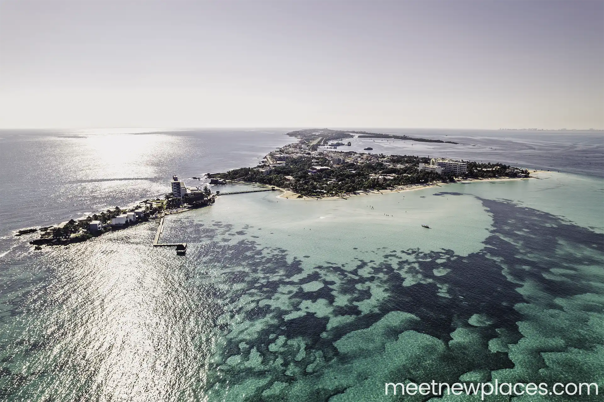 mexico-city-zocalo-flag-tore