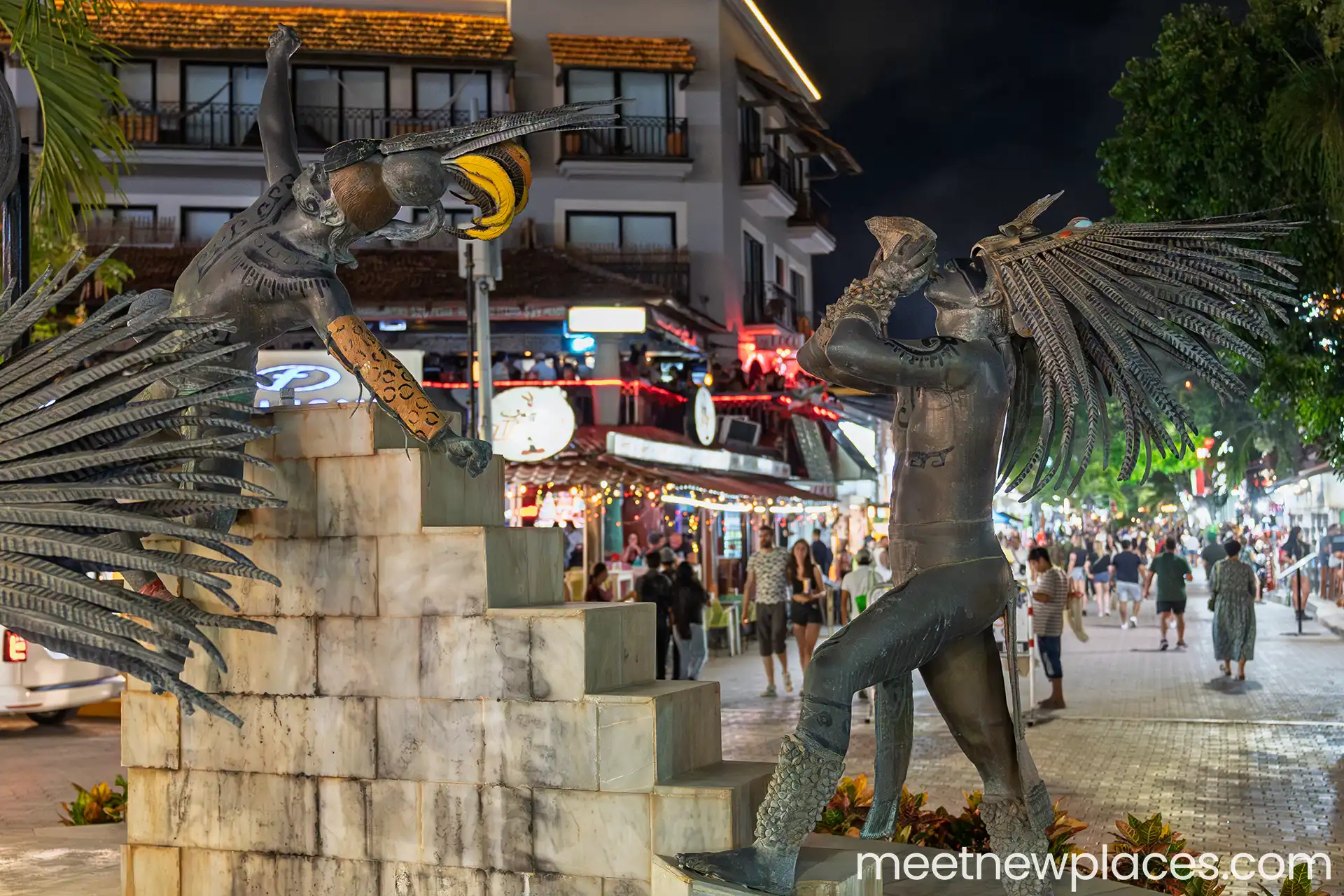 mexico-city-zocalo-flag-tore