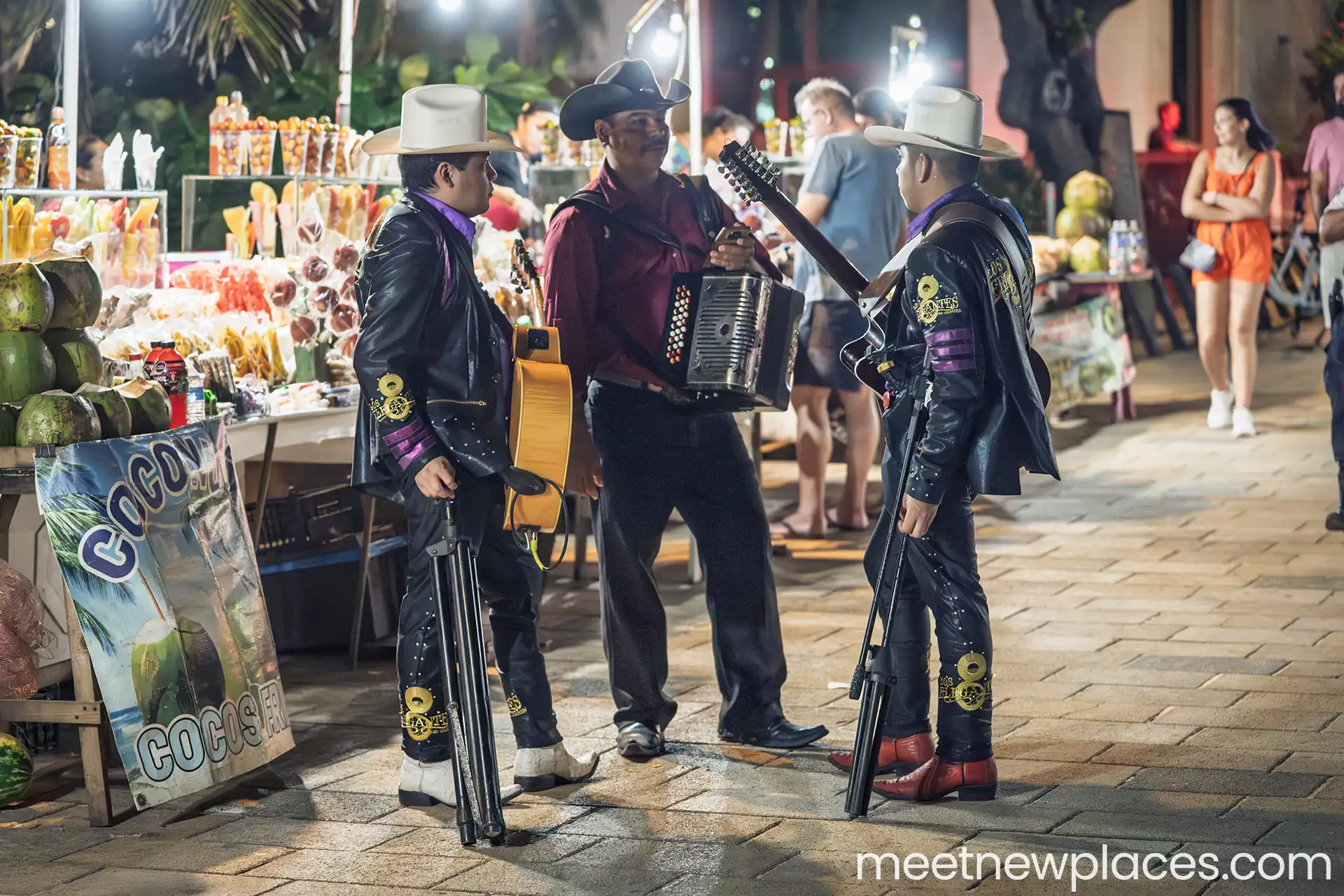 mexico-city-zocalo-flag-tore