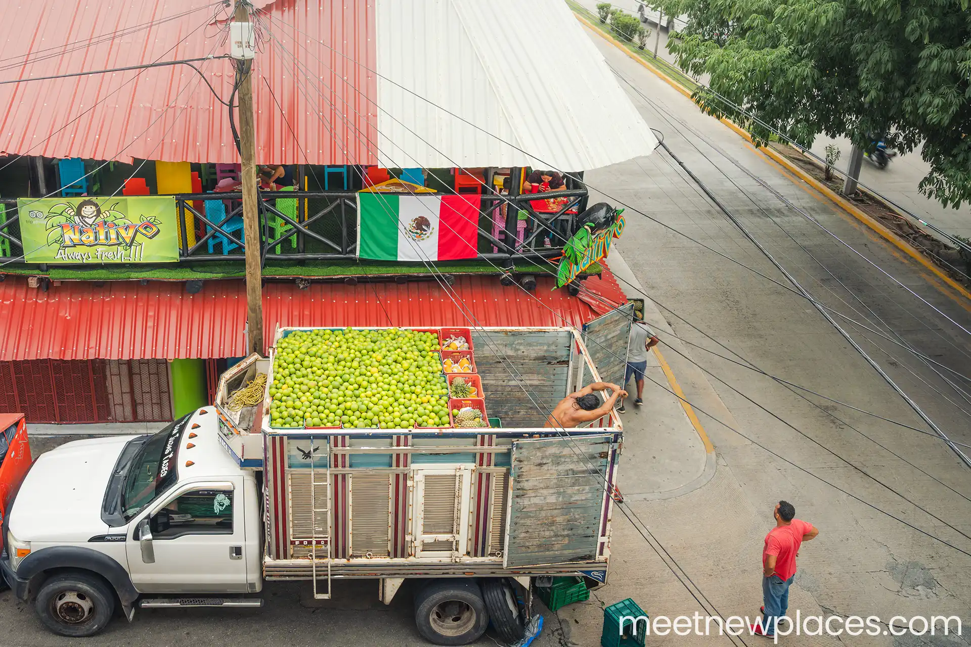 mexico-city-zocalo-flag-tore